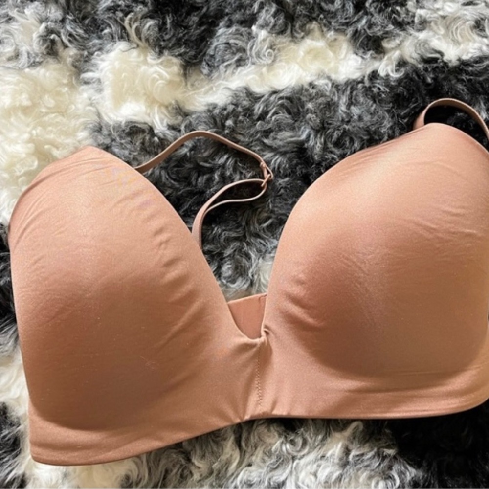 Skims Wireless Form Demi Bra
